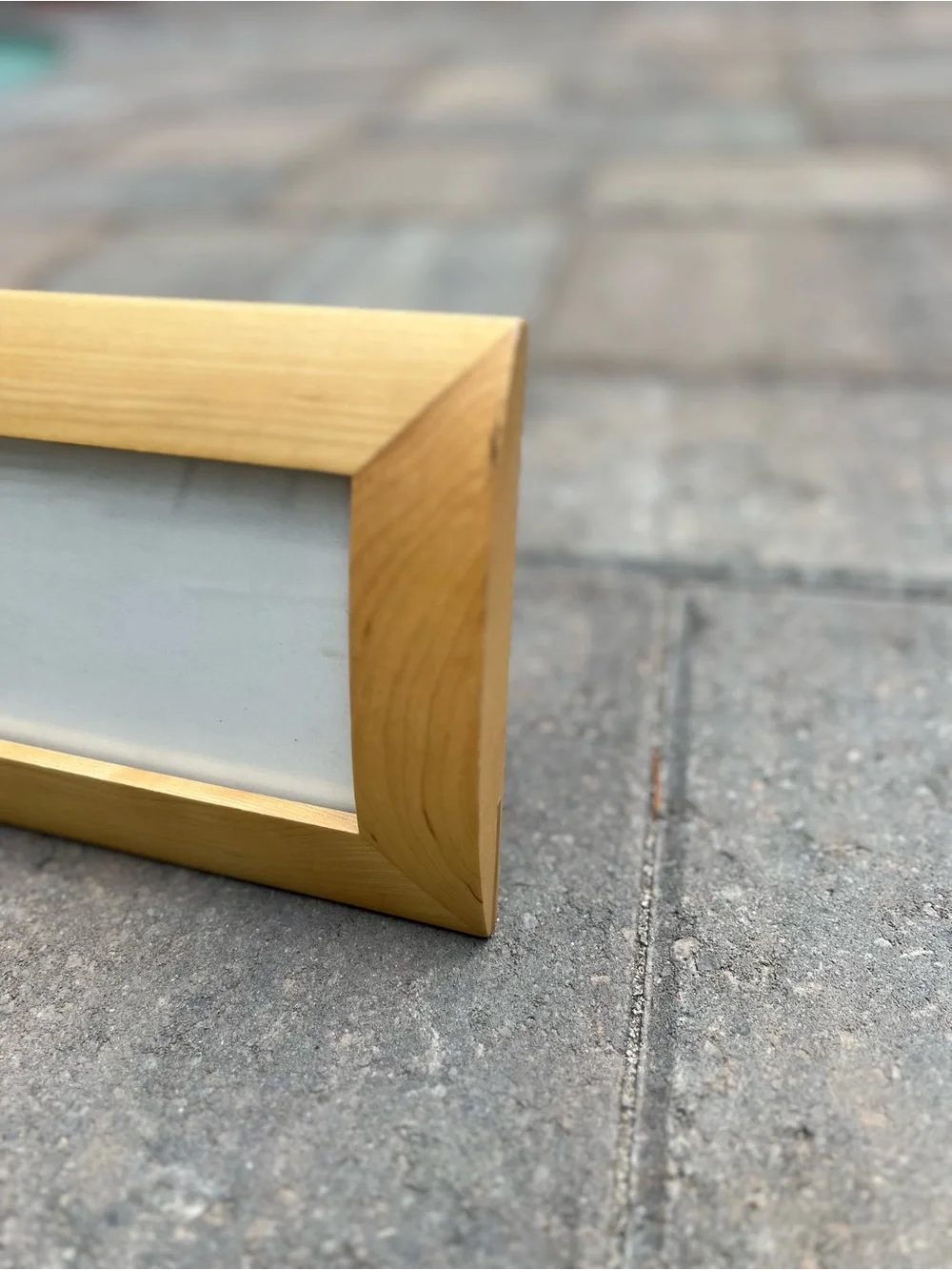 Crate & Barrel Curved Wood Photo Frame 4x6 Tabletop Wall Mount Light Maple Honey